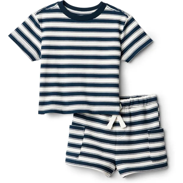 Conjunto Amazon Essentials x Sofia Grainge de t-shirt e calções em french terry